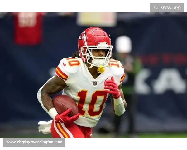 帅气非洲酋长的英勇时刻 NFL酋长队的荣耀与追求 帅气非洲酋长的英勇时刻 NFL酋长队的荣耀与追求
